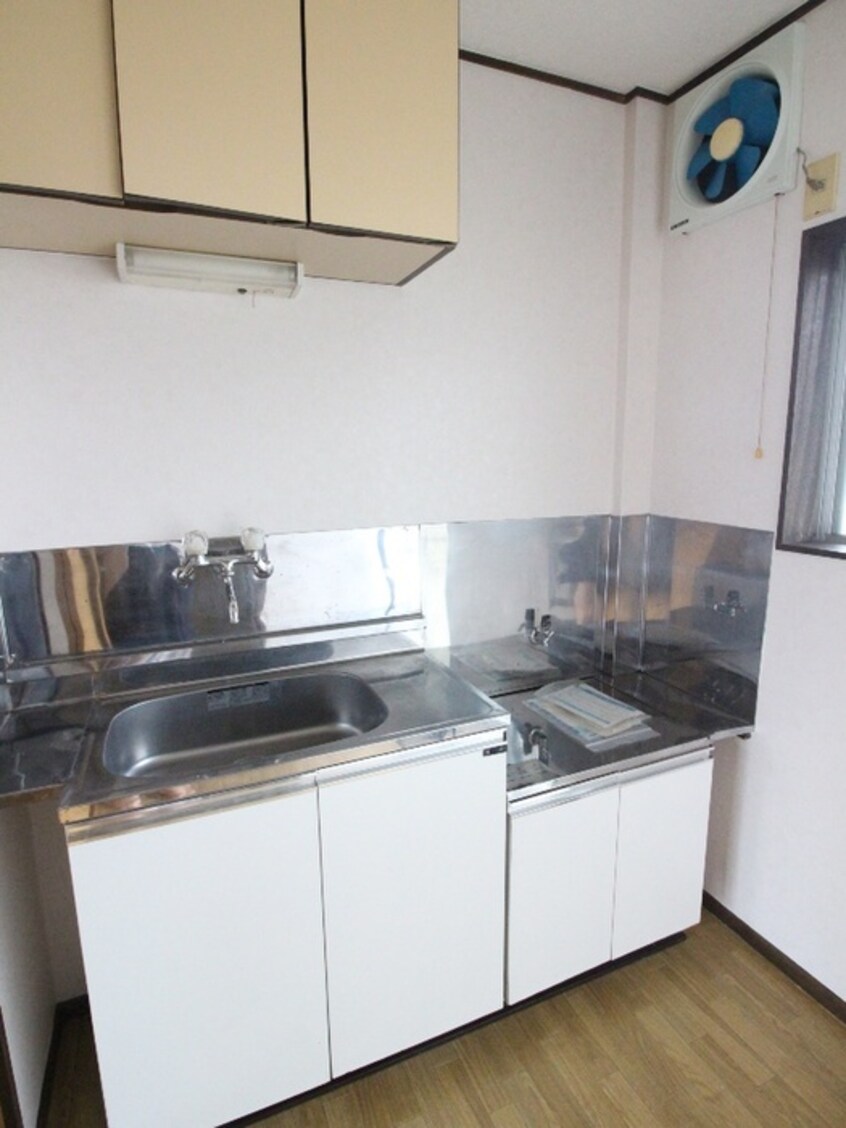 キッチン コ－ポ榎戸　２