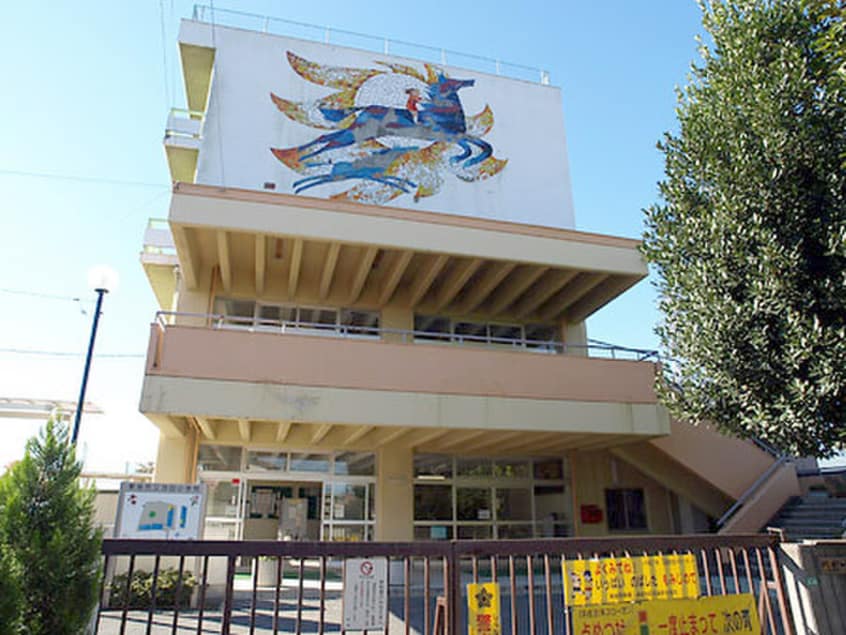 新座市立池田小学校(小学校)まで355m カメリア並木