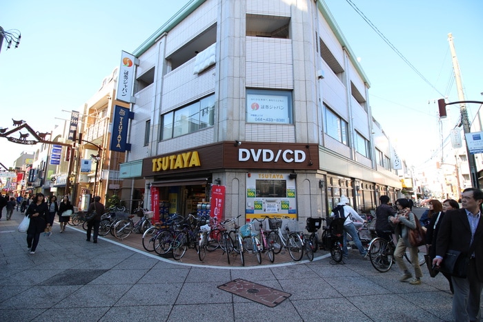 TSUTAYA(ビデオ/DVD)まで684m コ－ポアゼリア