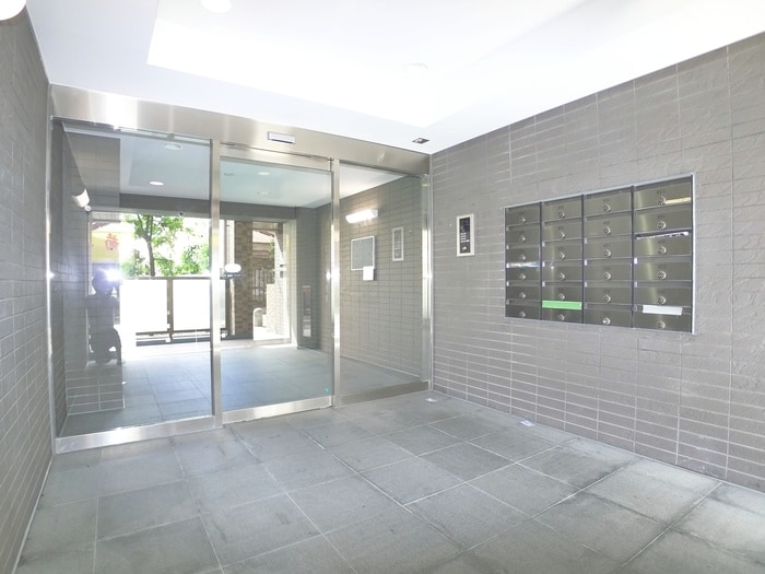 エントランス部分 リバ－ジュ北千住