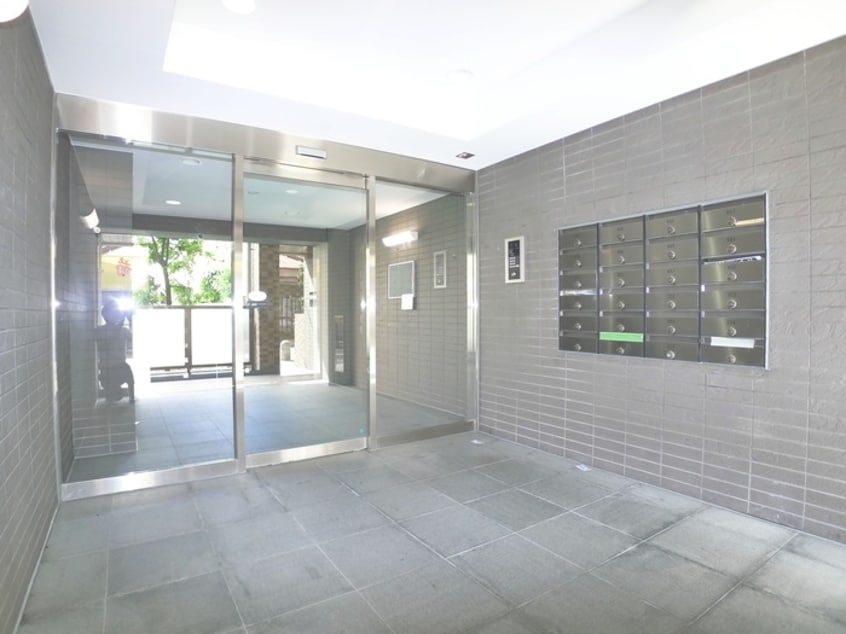 エントランス部分 リバ－ジュ北千住