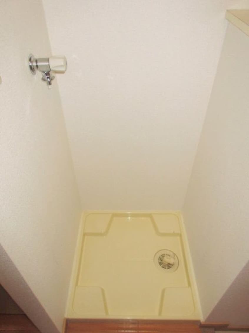 洗濯機置場 リバ－ジュ北千住