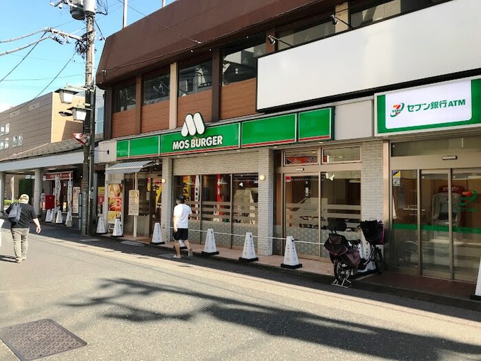 モスバーガー 椎名町駅前店(ファストフード)まで221m Elan　Mejiro