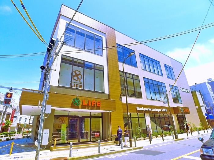 ライフ　梅島駅前店(スーパー)まで273m ホワイトテラス