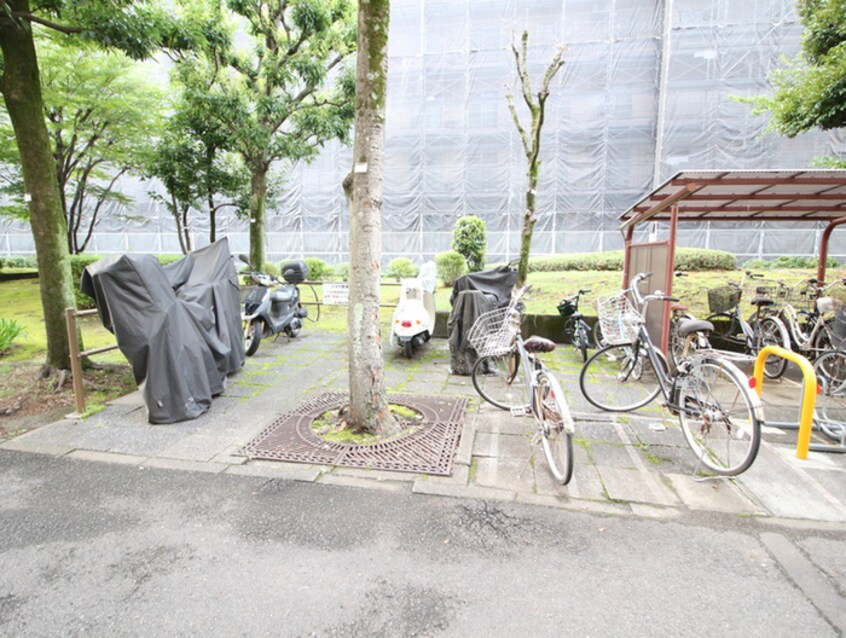 バイク置き場 さつき住宅２６号棟（４０６）