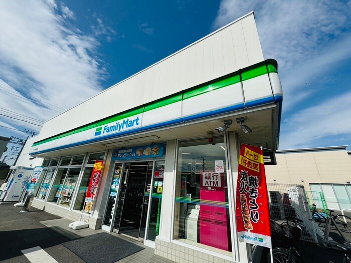 ファミリーマート 茅ケ崎東海岸北店(コンビニ)まで438m フラットベルⅢ