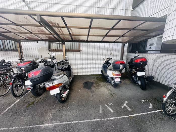 バイク置き場 シャルマン成城