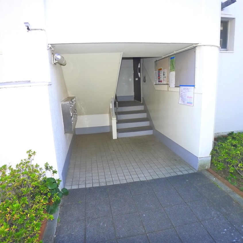 エントランス部分 稲毛団地１３号棟（１０５）