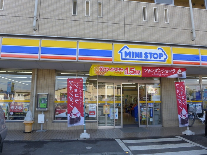 ミニストップ(コンビニ)まで100m レジーナⅠ