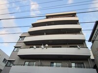 伊六番館