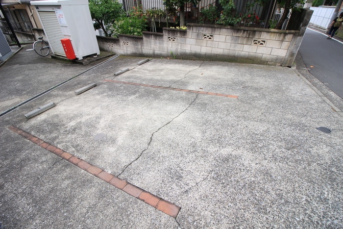 駐車場 クレストヒルズ