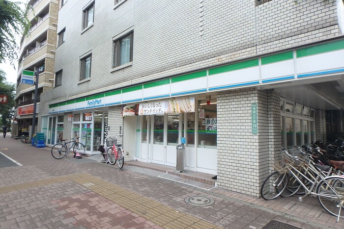 ファミリーマート　金井窪山手通り(コンビニ)まで220m S-RESIDENCE板橋大山