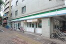 ファミリーマート　金井窪山手通り(コンビニ)まで220m S-RESIDENCE板橋大山