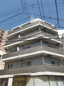 Rever Celibatareの外観