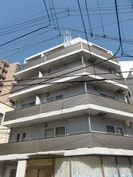 Rever Celibatareの外観