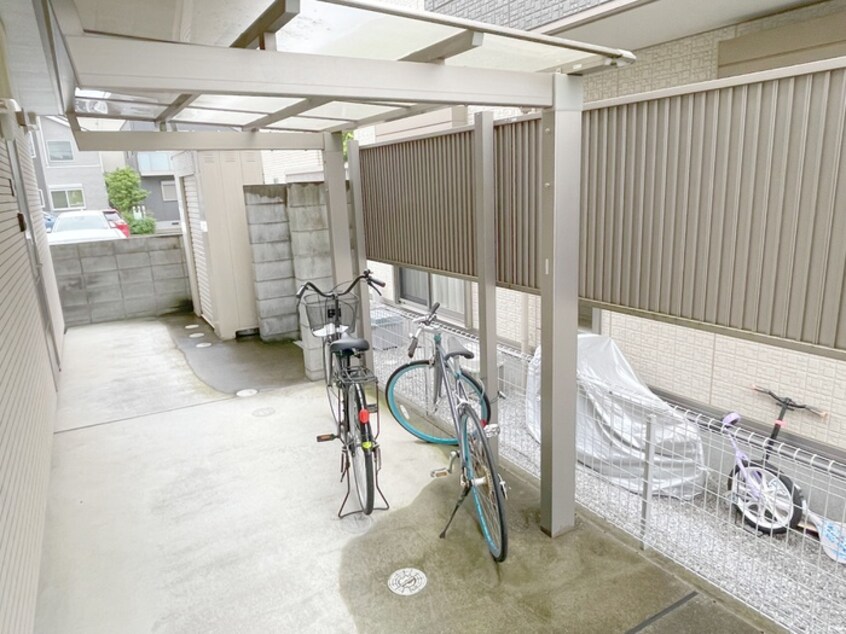 駐輪場 CASA TERCERO