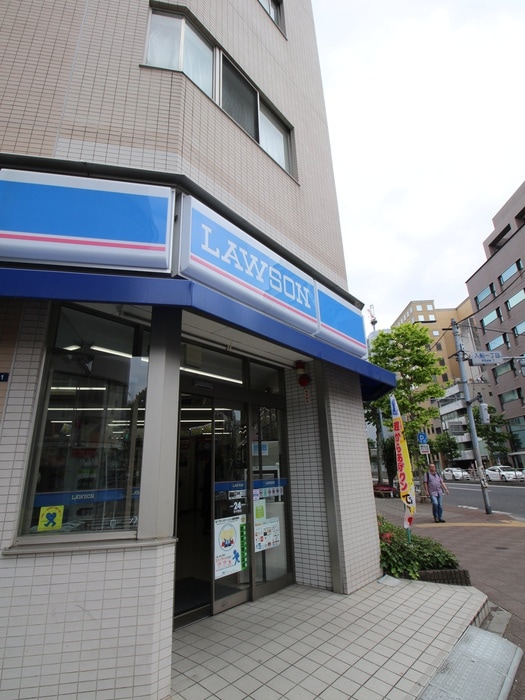 ローソン(コンビニ)まで87m カスタリア新富町Ⅲ