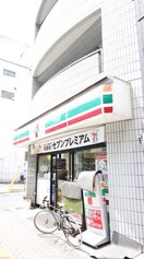 物件(コンビニ)まで230m ドゥーエ入谷Ⅱ