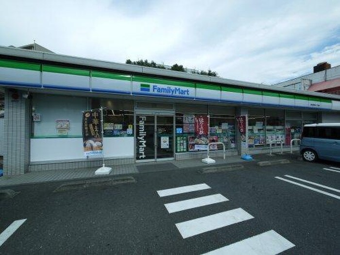 ファミリーマート世田谷粕谷1丁目店(コンビニ)まで163m Axia千歳烏山