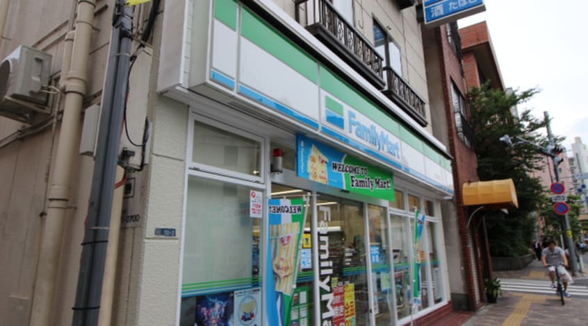 ファミリーマート(コンビニ)まで78m Ｒａｆｆｉｎｅｔ