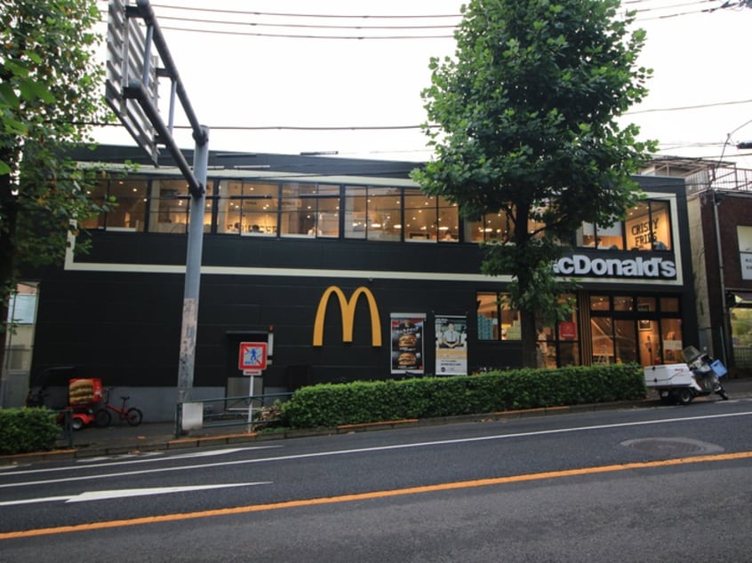 マクドナルド白山駅前店(ファストフード)まで165m アトラス白山