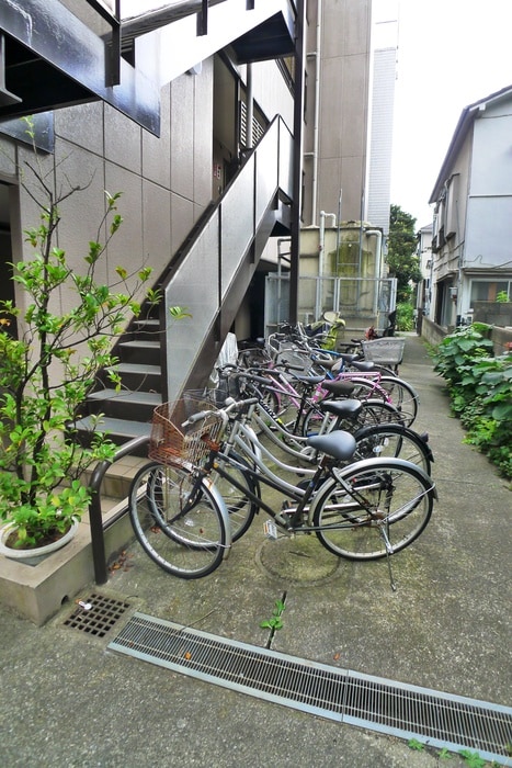 駐輪場 レトロ館