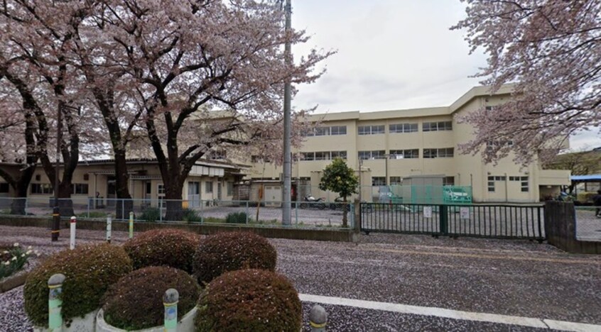 相模原市立弥栄小学校(小学校)まで419m 新倉マンション