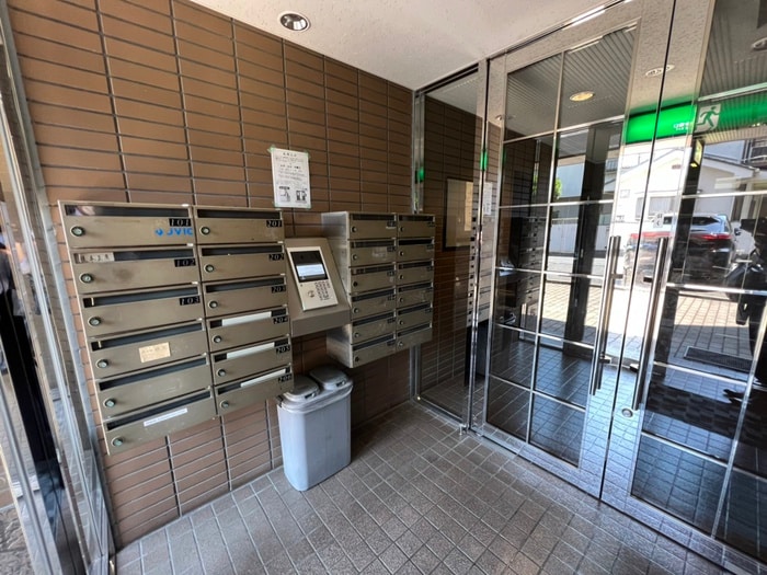 エントランス部分 アビタシオン西荻