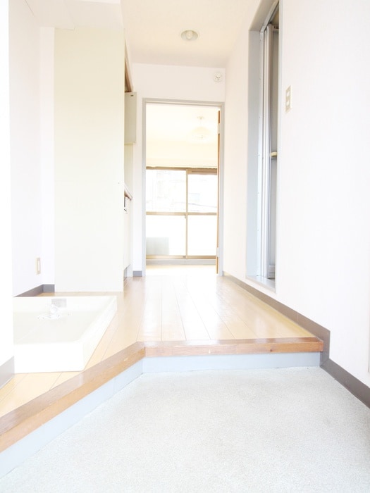 玄関 ドミ－ル　トモマツ