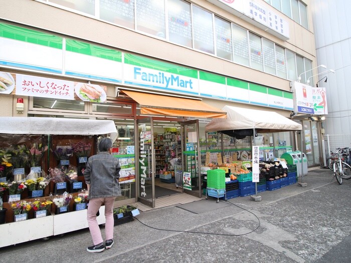 ファミリーマート桜上水駅南口店(コンビニ)まで471m ヴィラ　ラフィーネ