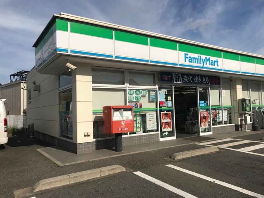 ファミリーマート(コンビニ)まで450m ウエストリーフⅡ