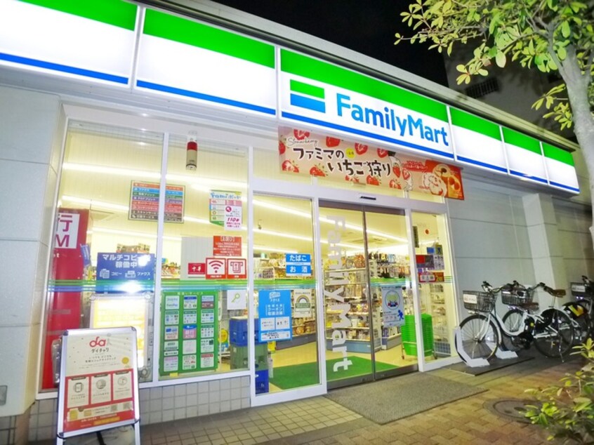 ファミリーマート　(コンビニ)まで74m 白十字ビル