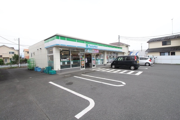 ファミリーマート沼田店(コンビニ)まで700m プレリヴィエールⅠ