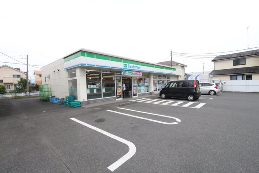 ファミリーマート沼田店(コンビニ)まで700m プレリヴィエールⅠ