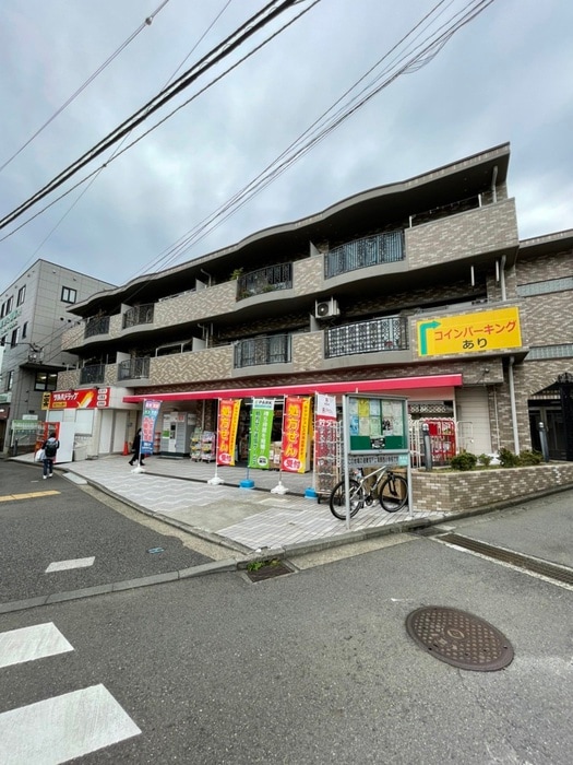 調剤薬局ツルハドラッグ岸根公園店(ドラッグストア)まで622m アム－ルセブン