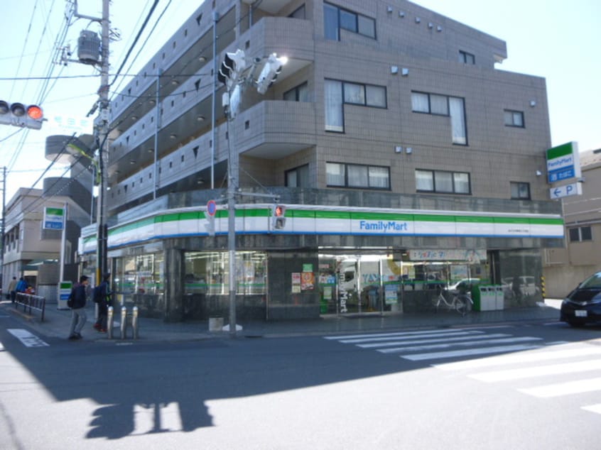 ファミリーマート給田三丁目（あぶらやさん）(コンビニ)まで20m The　Parkcross千歳烏山