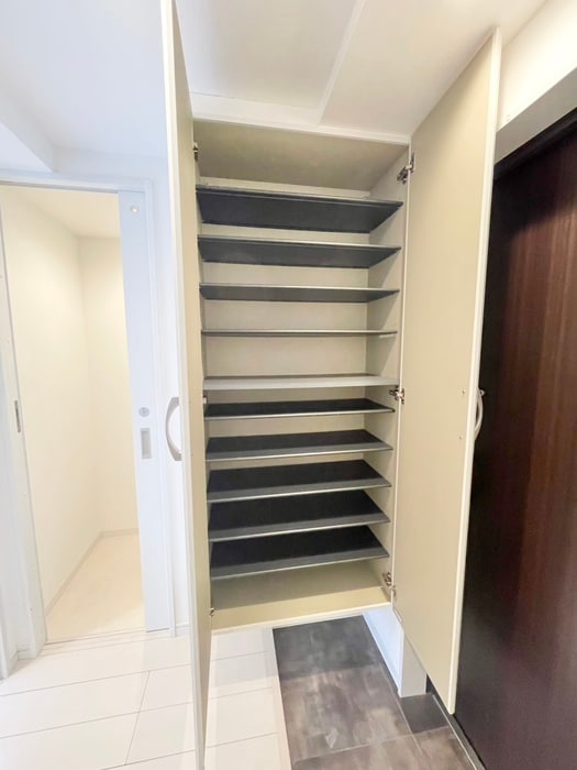 靴箱 blue palette赤羽弁天通り