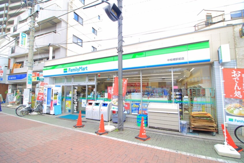 ファミリーマート　中板橋駅前店(コンビニ)まで400m 中板橋レジデンス