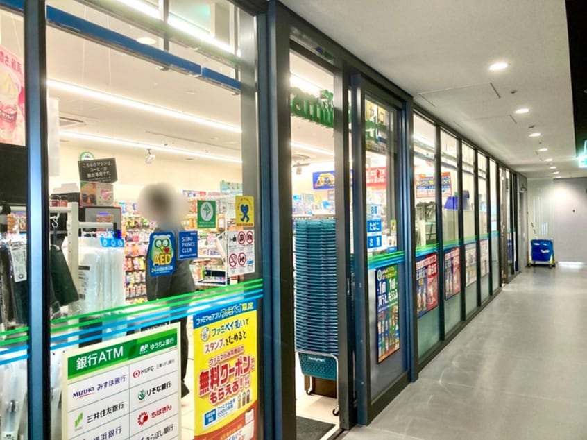 ファミリーマートダイヤゲート池袋店(コンビニ)まで165m エミリブ池袋