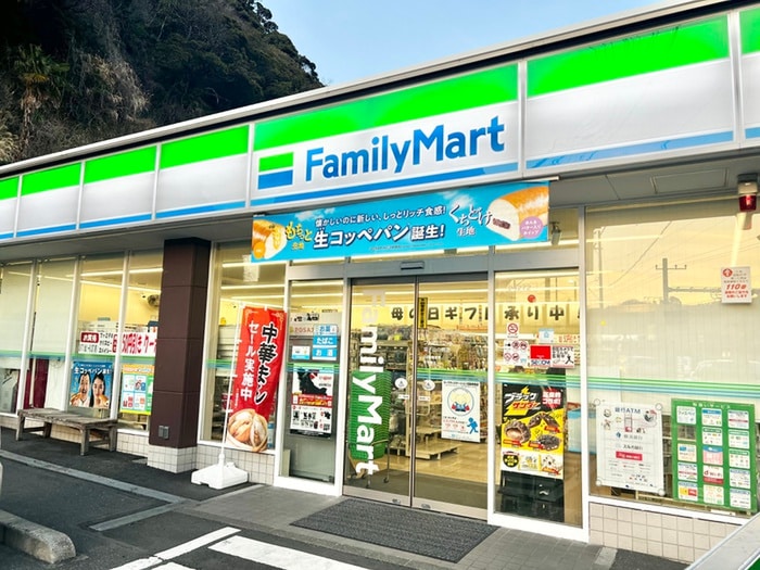 ファミリーマート　逗子山の根店(コンビニ)まで500m テラス堀の内