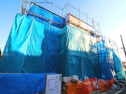 建築中