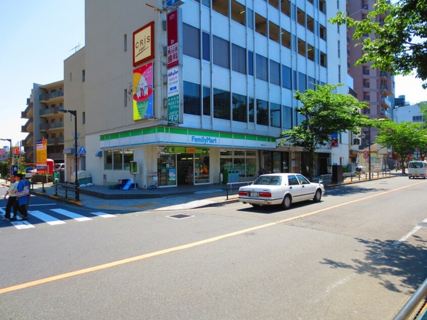 ファミリーマート聖蹟桜ヶ丘店(コンビニ)まで228m Ｌｉｆｅ in 聖蹟