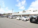 ローソン横浜岡村七丁目店(コンビニ)まで950m スガタニアパート