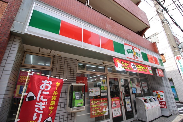 サンクス(コンビニ)まで248m ａｖｖｉｏ