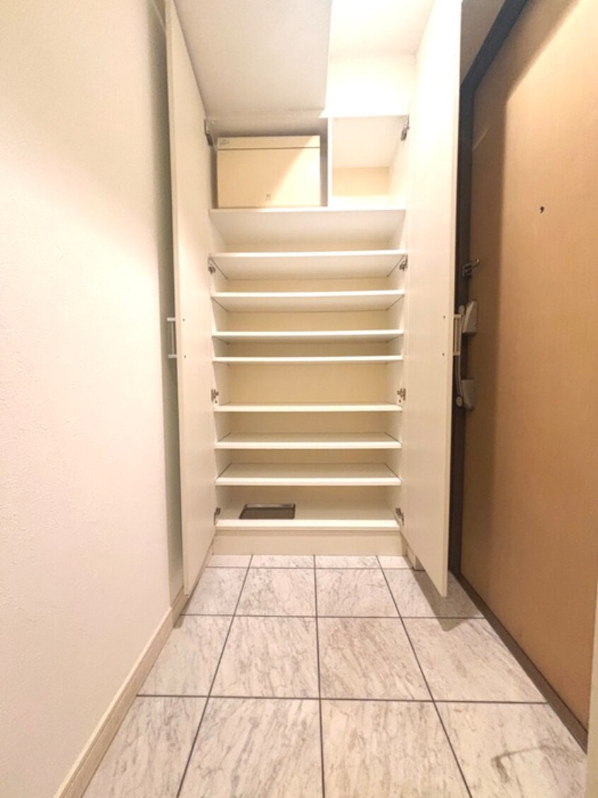 靴箱 フォレシティ六本木