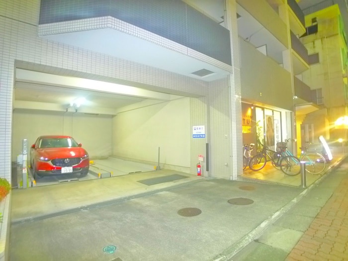 駐車場 クリスタルコ－ト