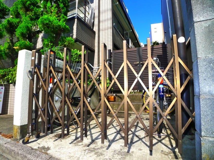 駐輪場 いちごパレス