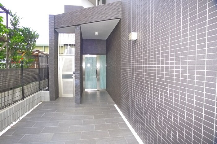 エントランス部分 ホワイトマーベル