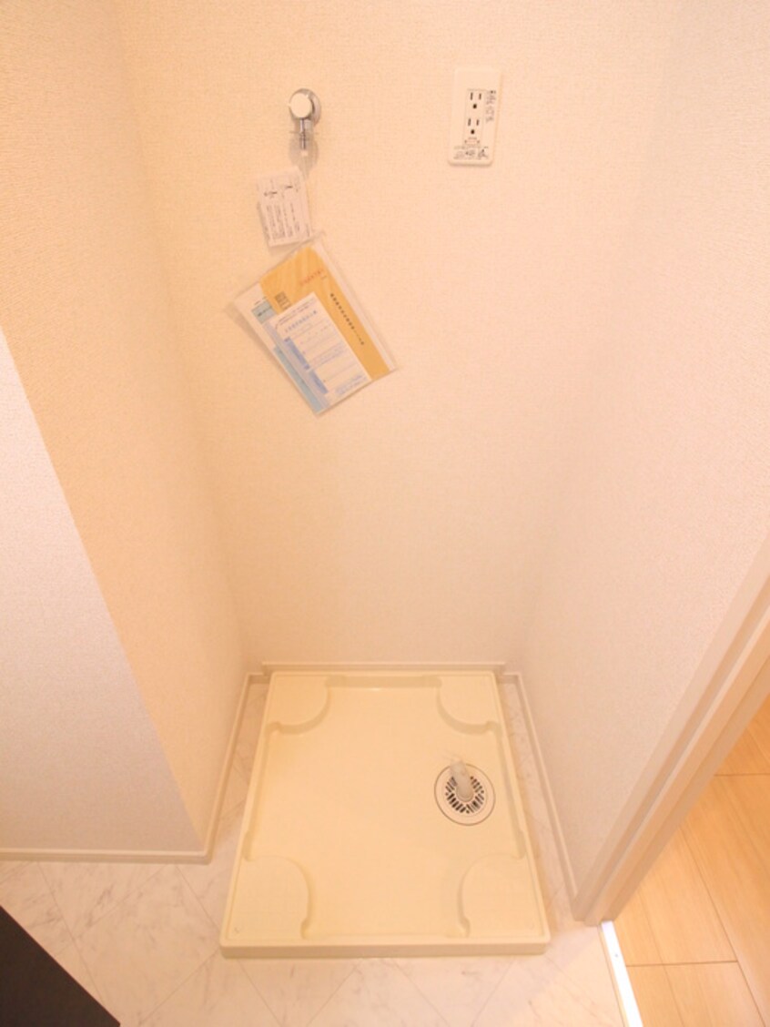 洗濯機置場 ホワイトマーベル