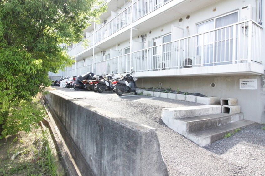 バイク置き場 ヴァルト神